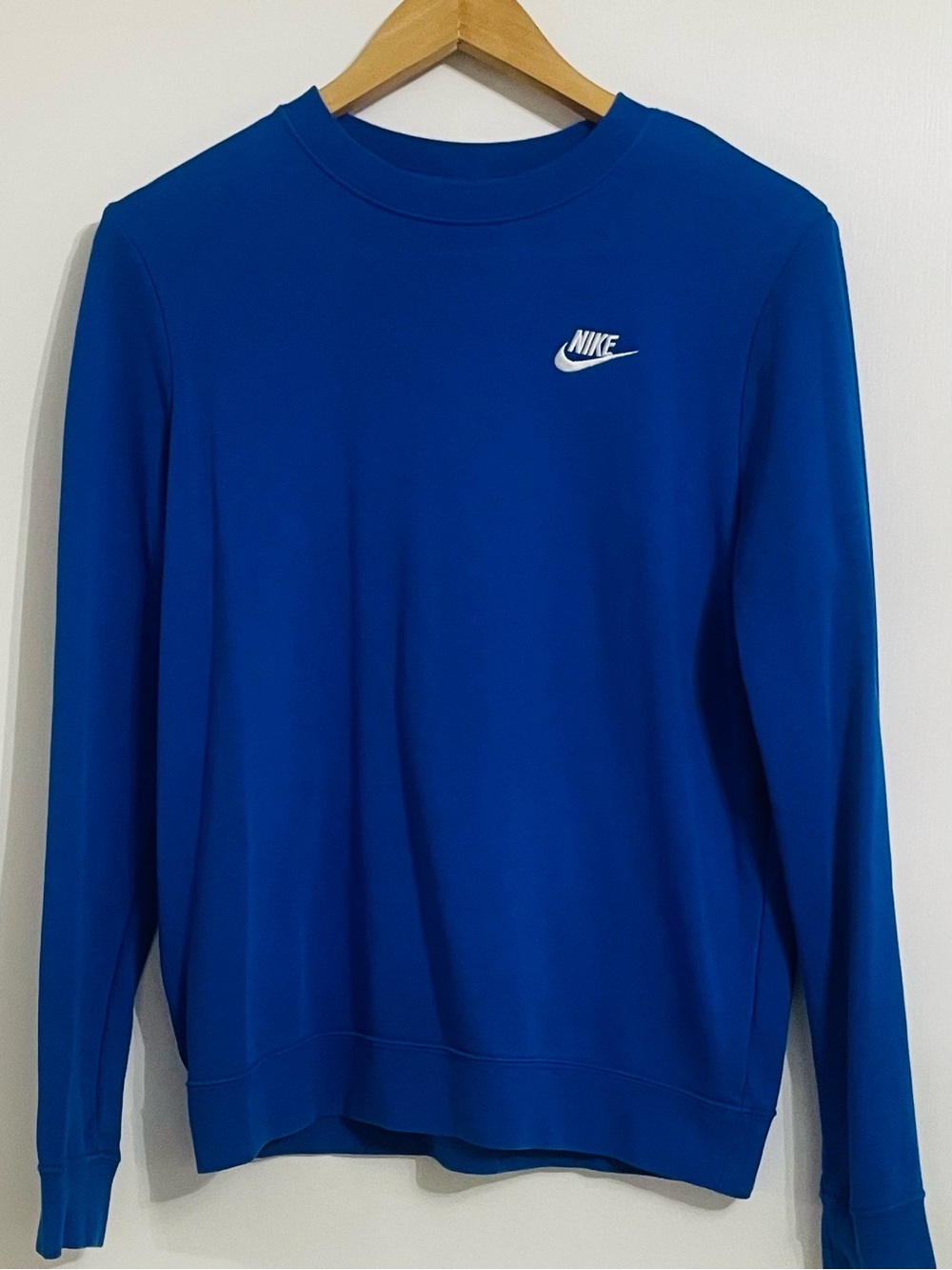 Nike womens M Blue Crewneck Sweatshirt